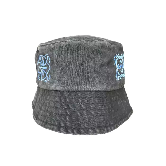 washed-out bucket hat in organic cotton and embroidered azulejos