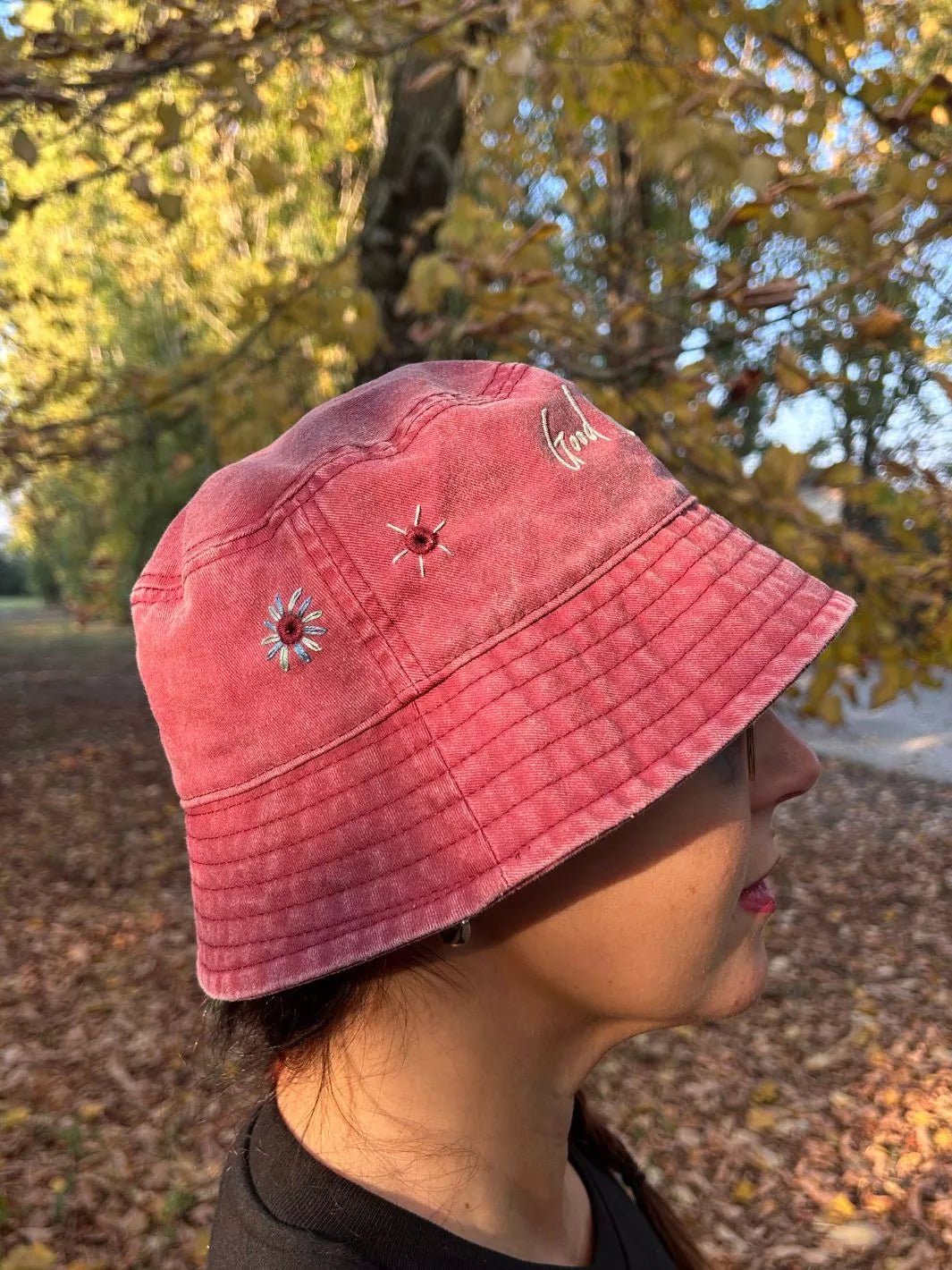 embroidered bucket hat good vibes only