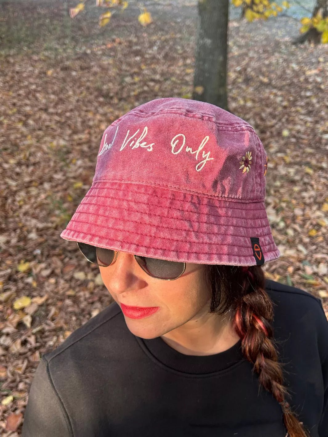 embroidered bucket hat good vibes only