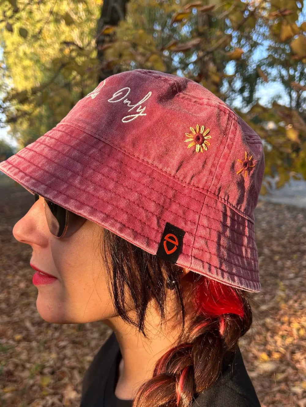embroidered bucket hat good vibes only
