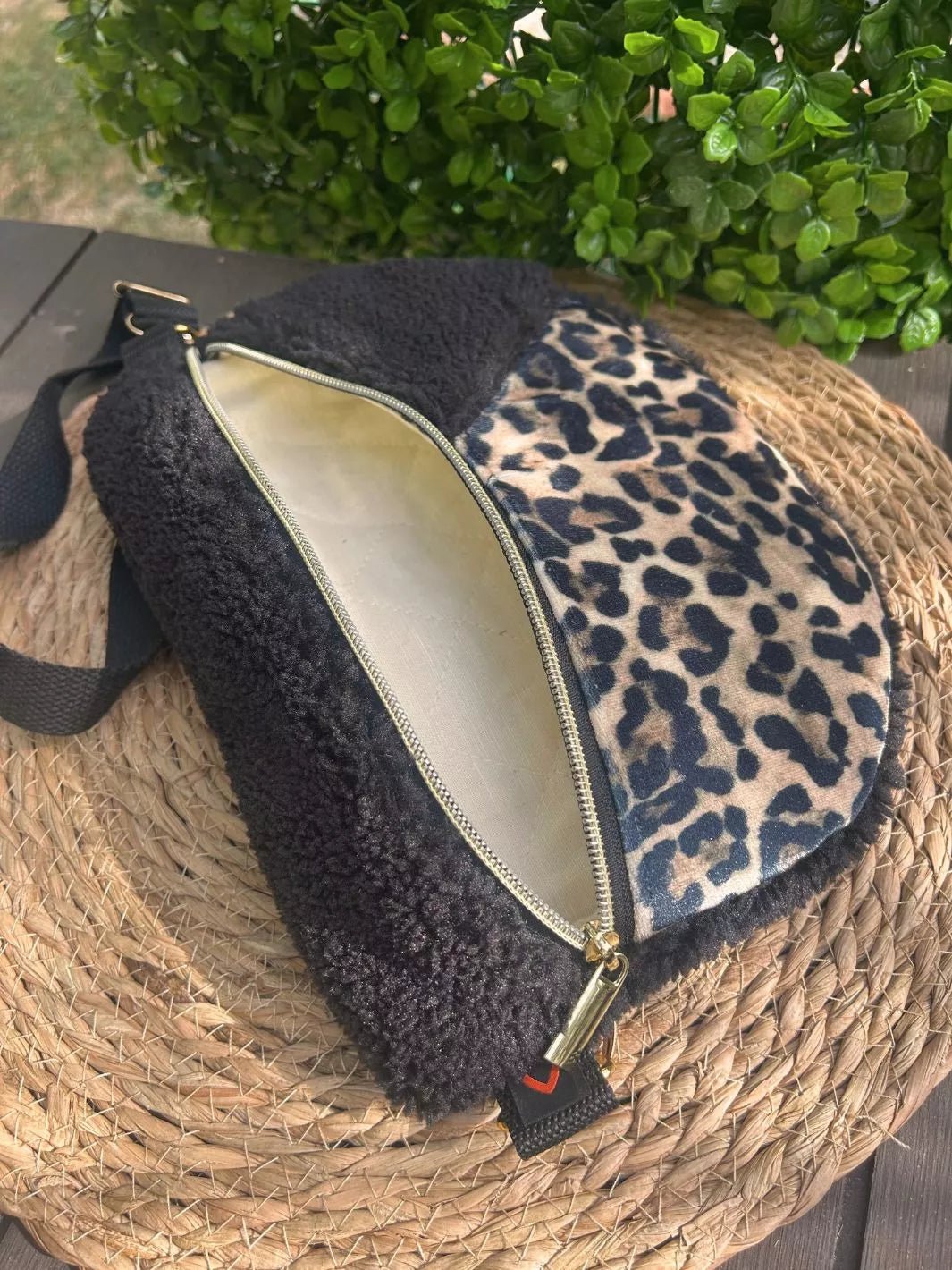 leopard-teddy-woman-belt-bag