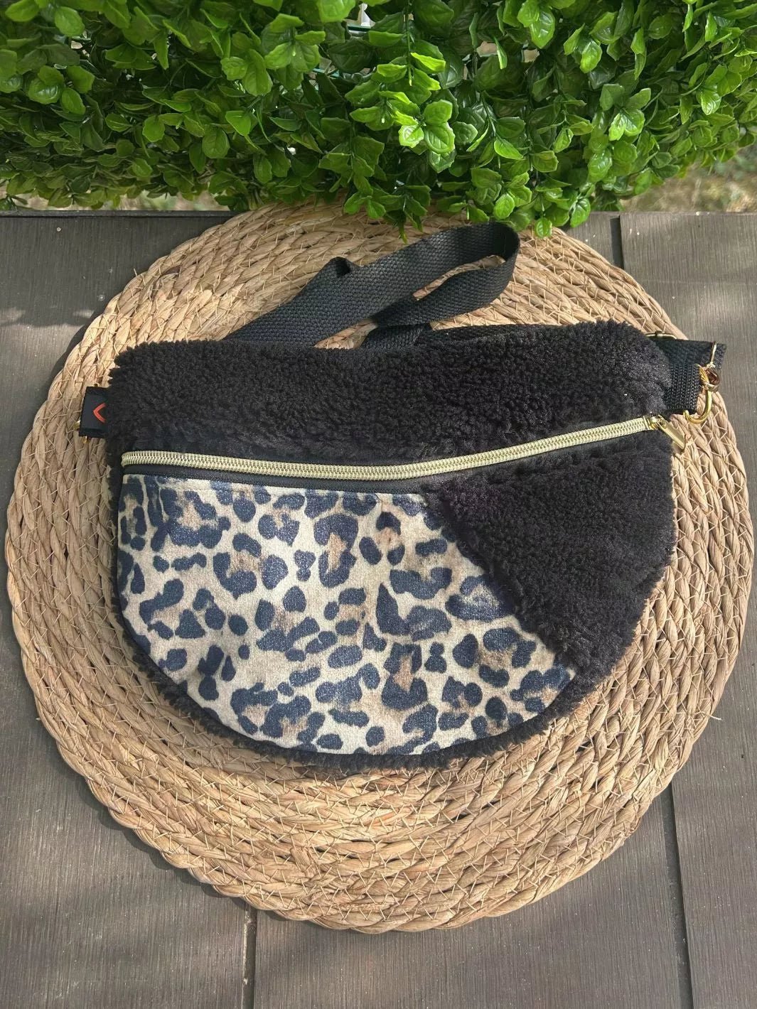 leopard-teddy-woman-belt-bag
