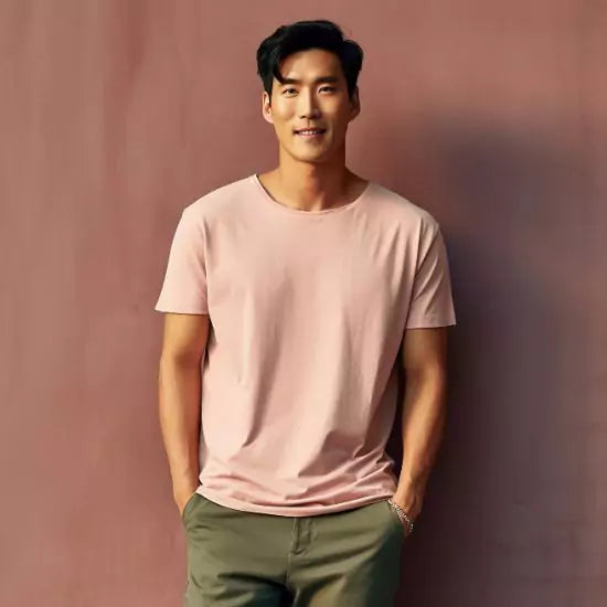 close-up model with a pink organic cotton t-shirt in a hueun worn