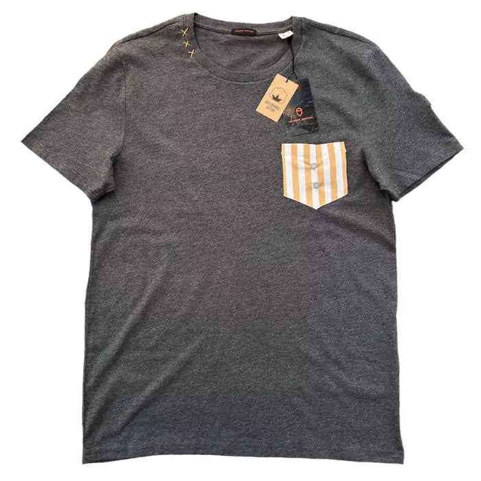 organic cotton t-shirt with yellow striped stitched pocket and matte buttons in the center