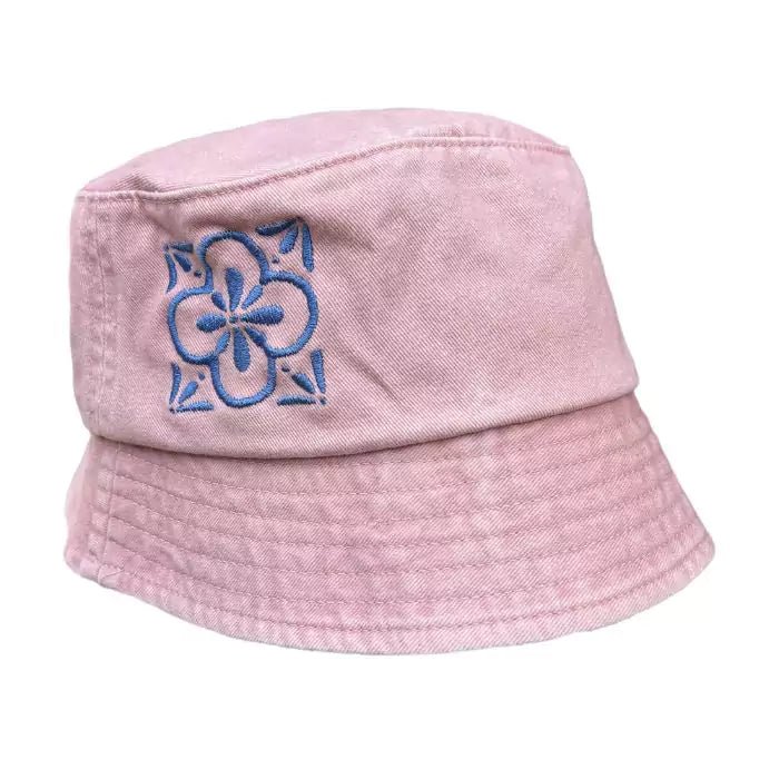 washed-out bucket hat in organic cotton and embroidered azulejos