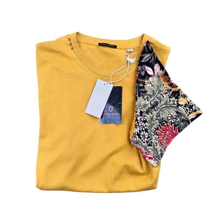 Turmeric colored boho t-shirt in organic cotton with sewn sleeves with floral motif and embroidery on the collar