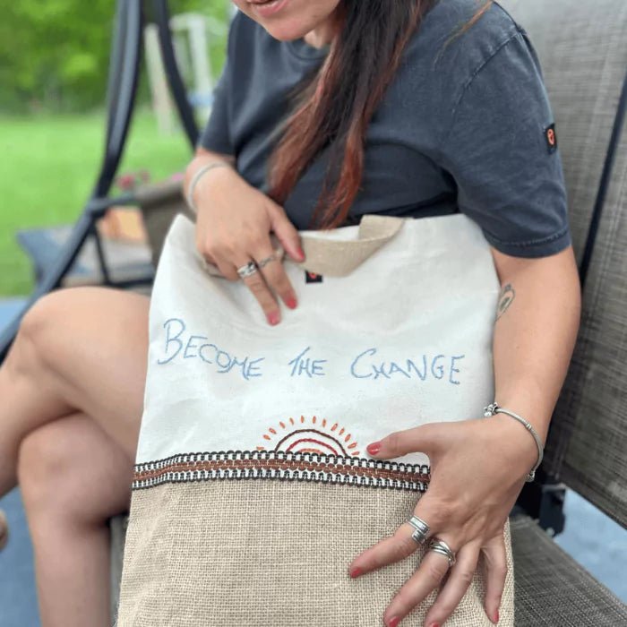 shopper bag in white cotton and jute embroidered with decorative trimmings