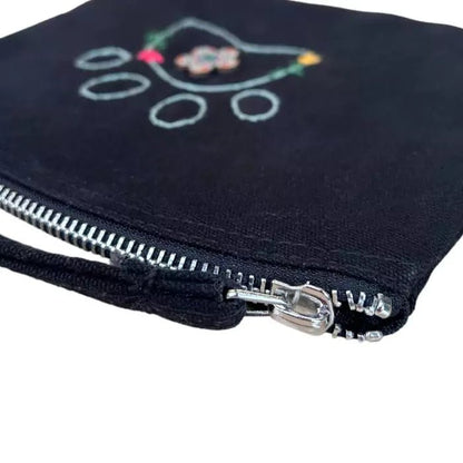 Black clutch bag in organic cotton with an embroidered dog paw adorned with flowers