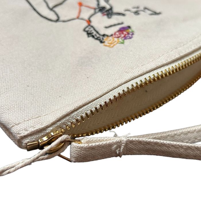 White clutch bag in organic cotton with hand-embroidered Frida Kahlo smoking