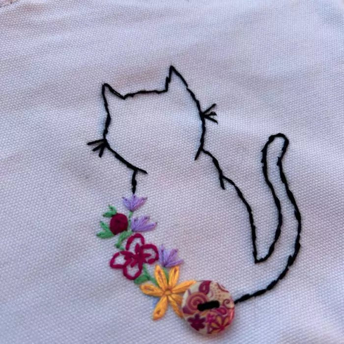 pink organic cotton pochette with a cat with flowers embroidered