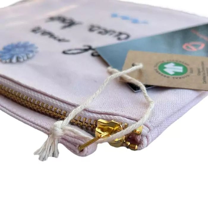 pink organic cotton clutch bag embroidered with the words "el mar lo cura todo"