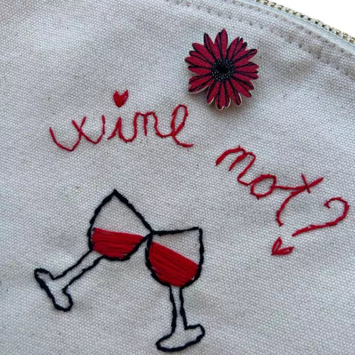 white organic cotton pochette with wine not embroidered
